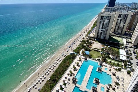 Condominio en alquiler en Hallandale Beach, Florida, 3 dormitorios, 161 m2 № 2060630 - foto 24