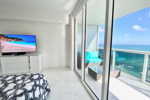 Condominio en alquiler en Hallandale Beach, Florida, 3 dormitorios, 161 m2 № 2060630 - foto 20