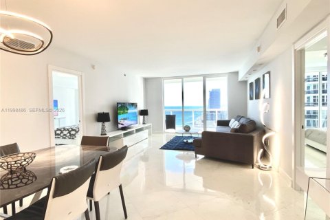 Condominio en alquiler en Hallandale Beach, Florida, 3 dormitorios, 161 m2 № 2060630 - foto 10
