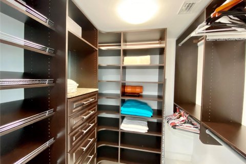 Condominio en alquiler en Hallandale Beach, Florida, 3 dormitorios, 161 m2 № 2060630 - foto 17