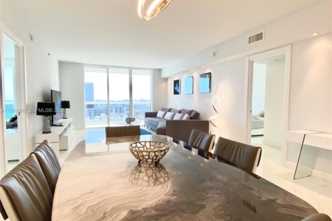 Condominio en alquiler en Hallandale Beach, Florida, 3 dormitorios, 161 m2 № 2060630 - foto 12