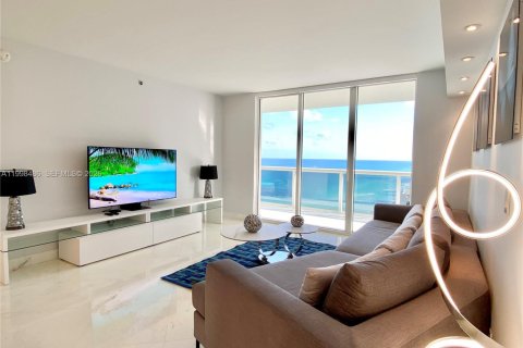 Condominio en alquiler en Hallandale Beach, Florida, 3 dormitorios, 161 m2 № 2060630 - foto 9