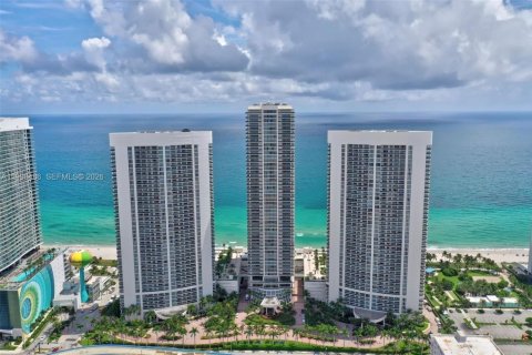 Condominio en Hallandale Beach, Florida, 3 dormitorios  № 2060630