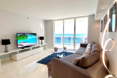 Condominio en alquiler en Hallandale Beach, Florida, 3 dormitorios, 161 m2 № 2060630 - foto 23