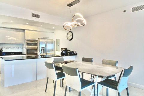 Condominio en alquiler en Hallandale Beach, Florida, 3 dormitorios, 161 m2 № 2060630 - foto 5