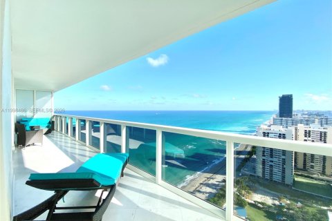 Condominio en alquiler en Hallandale Beach, Florida, 3 dormitorios, 161 m2 № 2060630 - foto 21