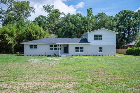 House in Lakeland, Florida 3 bedrooms, 184.32 sq.m. № 2099693