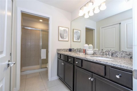 Townhouse in Davenport, Florida 5 bedrooms, 213.02 sq.m. № 2239379 - photo 28