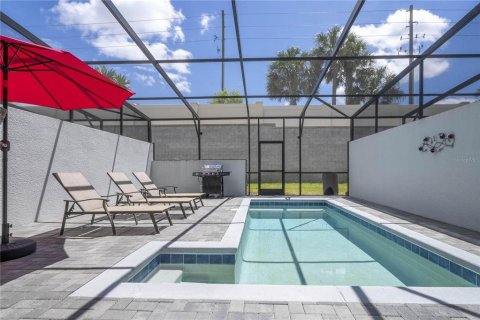 Townhouse in Davenport, Florida 5 bedrooms, 213.02 sq.m. № 2239379 - photo 15