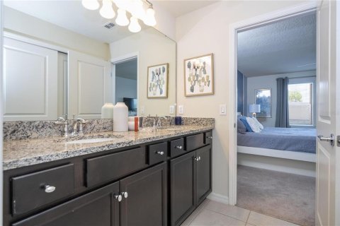 Townhouse in Davenport, Florida 5 bedrooms, 213.02 sq.m. № 2239379 - photo 27