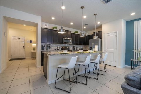 Townhouse in Davenport, Florida 5 bedrooms, 213.02 sq.m. № 2239379 - photo 9