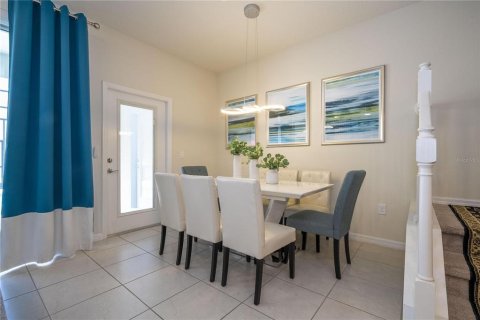 Townhouse in Davenport, Florida 5 bedrooms, 213.02 sq.m. № 2239379 - photo 12