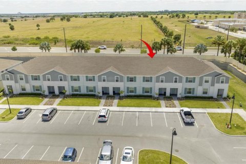 Townhouse in Davenport, Florida 5 bedrooms, 213.02 sq.m. № 2239379