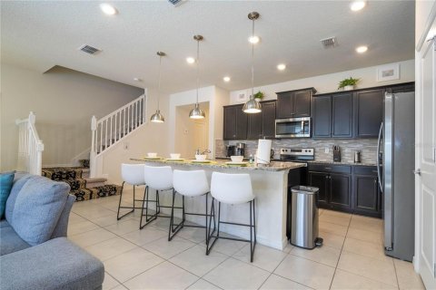 Townhouse in Davenport, Florida 5 bedrooms, 213.02 sq.m. № 2239379 - photo 8