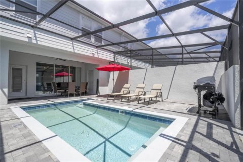 Townhouse in Davenport, Florida 5 bedrooms, 213.02 sq.m. № 2239379 - photo 3