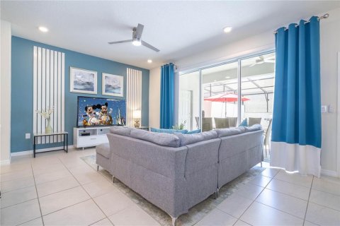 Townhouse in Davenport, Florida 5 bedrooms, 213.02 sq.m. № 2239379 - photo 4