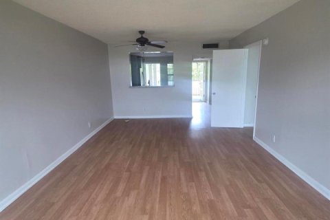 Condo in Pompano Beach, Florida, 1 bedroom  № 2401833 - photo 11
