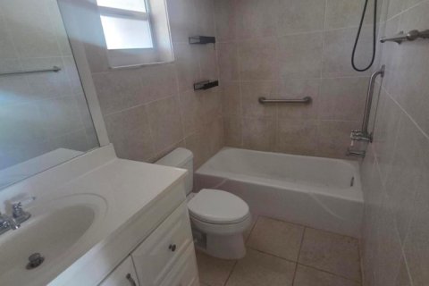 Condo in Pompano Beach, Florida, 1 bedroom  № 2401833 - photo 18