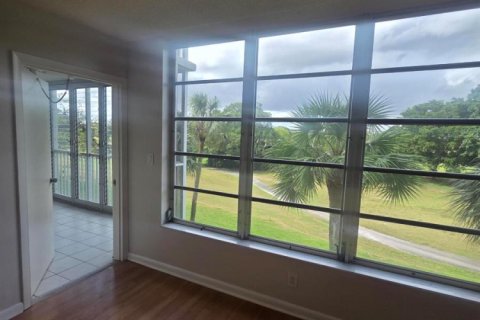 Condo in Pompano Beach, Florida, 1 bedroom  № 2401833 - photo 13