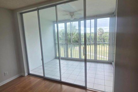 Condo in Pompano Beach, Florida, 1 bedroom  № 2401833 - photo 14