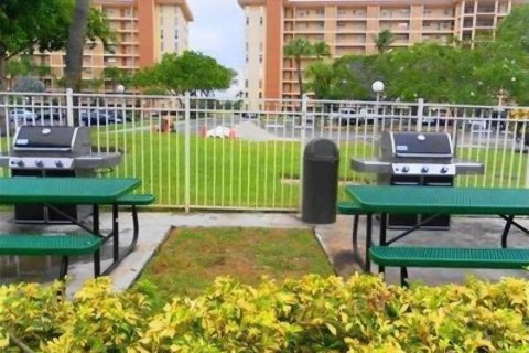 Condo in Pompano Beach, Florida, 1 bedroom  № 2401833 - photo 29