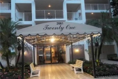 Condo in Pompano Beach, Florida, 1 bedroom  № 2401833 - photo 22