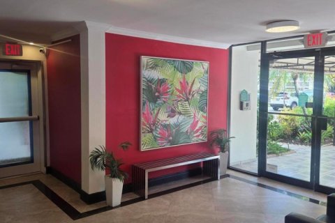 Condo in Pompano Beach, Florida, 1 bedroom  № 2401833 - photo 3