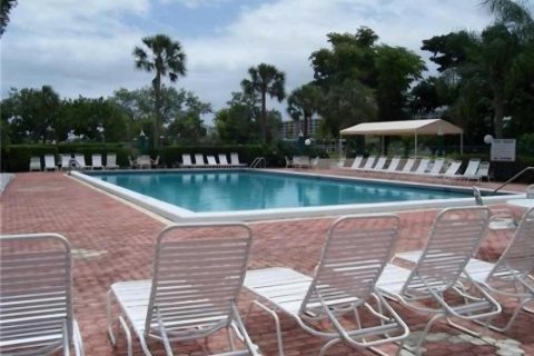 Condo in Pompano Beach, Florida, 1 bedroom  № 2401833 - photo 26