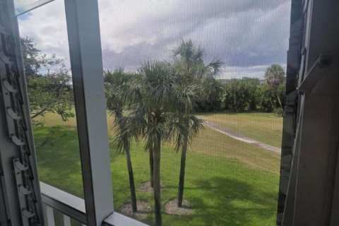 Condo in Pompano Beach, Florida, 1 bedroom  № 2401833 - photo 17