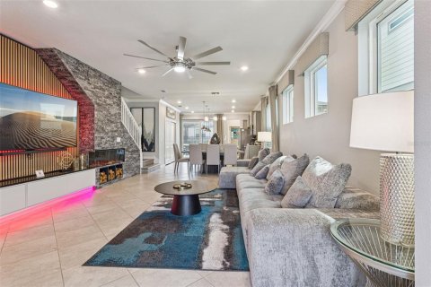 House in Clermont, Florida 5 bedrooms, 242.01 sq.m. № 2237630 - photo 4