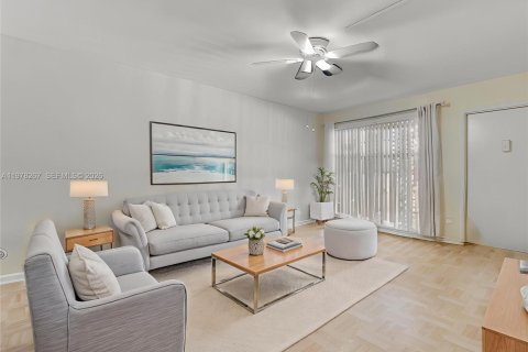 Copropriété à vendre à Lighthouse Point, Floride: 1 chambre, 62.8 m2 № 2045239 - photo 2