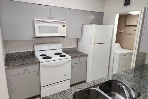 Copropriété à vendre à Miramar, Floride: 2 chambres, 87.33 m2 № 2048681 - photo 18