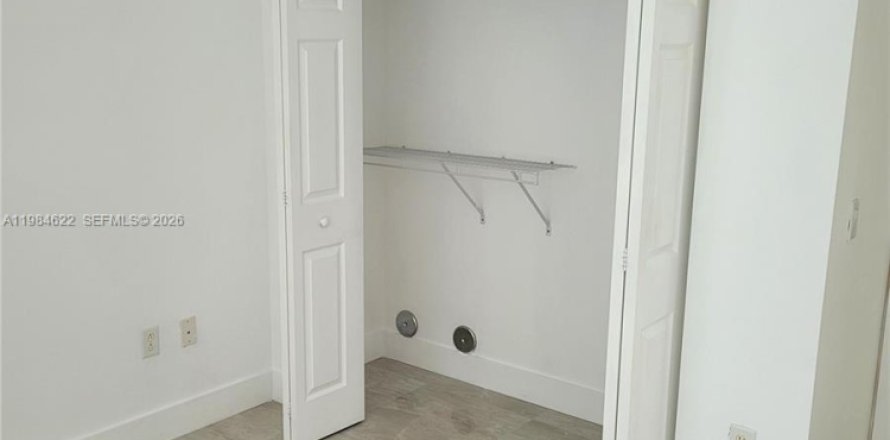 Condo à Miramar, Floride, 2 chambres  № 2048681