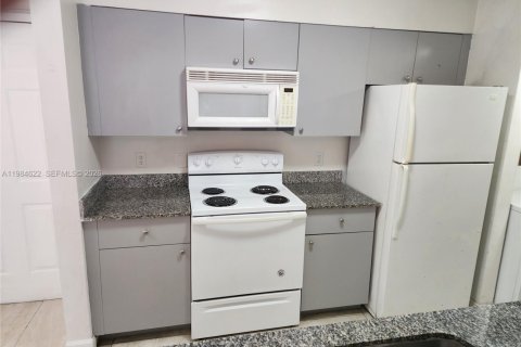 Copropriété à vendre à Miramar, Floride: 2 chambres, 87.33 m2 № 2048681 - photo 17