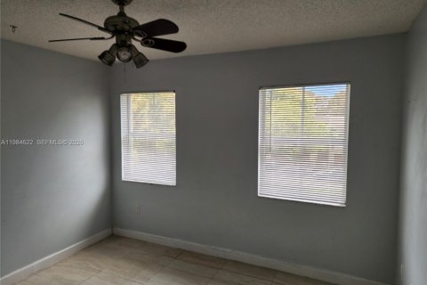 Copropriété à vendre à Miramar, Floride: 2 chambres, 87.33 m2 № 2048681 - photo 2