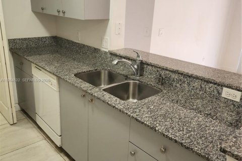 Copropriété à vendre à Miramar, Floride: 2 chambres, 87.33 m2 № 2048681 - photo 19