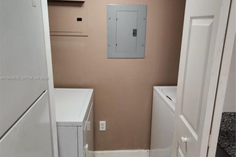 Copropriété à vendre à Miramar, Floride: 2 chambres, 87.33 m2 № 2048681 - photo 14