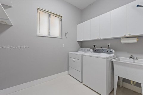 Casa en alquiler en Miami Lakes, Florida, 4 dormitorios, 227.52 m2 № 1955446 - foto 24