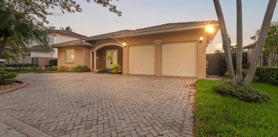 Casa en Miami Lakes, Florida 4 dormitorios, 227.52 m2 № 1955446