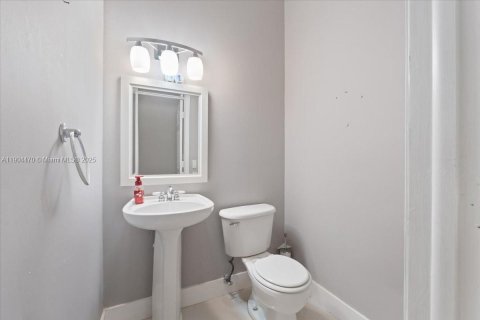 Casa en alquiler en Miami Lakes, Florida, 4 dormitorios, 227.52 m2 № 1955446 - foto 25