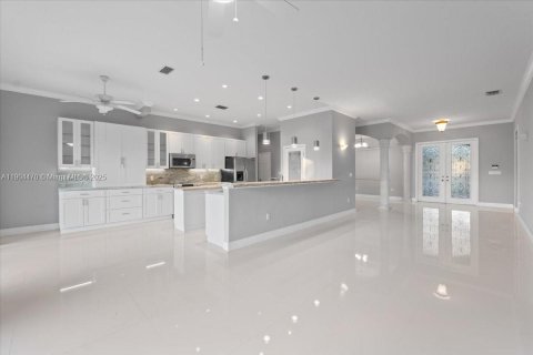 Casa en alquiler en Miami Lakes, Florida, 4 dormitorios, 227.52 m2 № 1955446 - foto 9