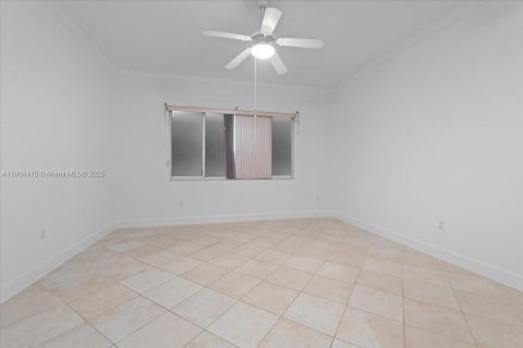 Casa en alquiler en Miami Lakes, Florida, 4 dormitorios, 227.52 m2 № 1955446 - foto 21