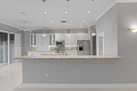 Casa en alquiler en Miami Lakes, Florida, 4 dormitorios, 227.52 m2 № 1955446 - foto 10