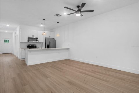 Apartamento en alquiler en Englewood, Florida, 3 dormitorios, 111.48 m2 № 1912688 - foto 10