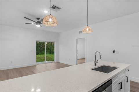 Apartamento en alquiler en Englewood, Florida, 3 dormitorios, 111.48 m2 № 1912688 - foto 8