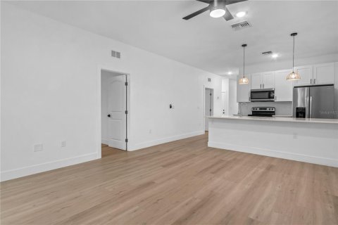 Apartamento en alquiler en Englewood, Florida, 3 dormitorios, 111.48 m2 № 1912688 - foto 11