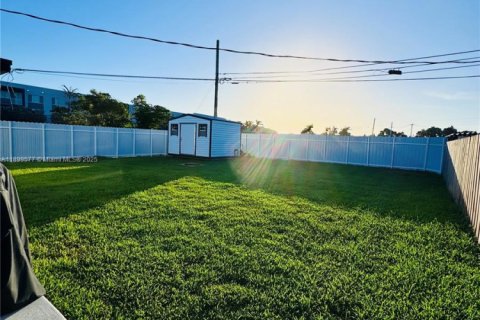 Propiedad comercial en venta en Homestead, Florida, 148.27 m2 № 1970863 - foto 19