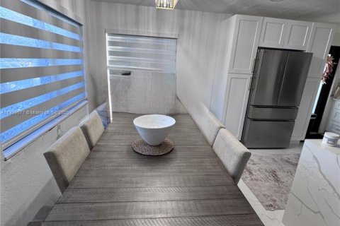 Propiedad comercial en venta en Homestead, Florida, 148.27 m2 № 1970863 - foto 8