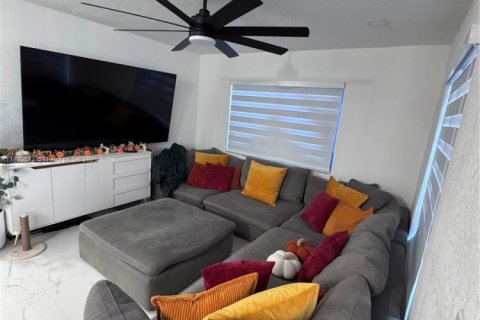 Propiedad comercial en venta en Homestead, Florida, 148.27 m2 № 1970863 - foto 9