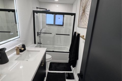 Propiedad comercial en venta en Homestead, Florida, 148.27 m2 № 1970863 - foto 11